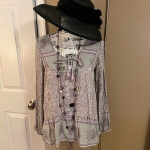 Runway Designer Top L ( Name Tag Misplaced)